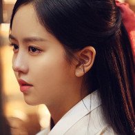Hoá ra “bầu trời nhan sắc” của “Mặt Nạ Quân Chủ” là có thật!