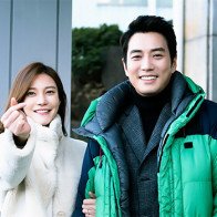Cha Ye Ryun và Joo Sang Wook ngọt ngào trong dạ tiệc cô dâu trước thềm đám cưới