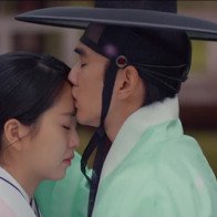"Mặt Nạ Quân Chủ": Xót xa khi bộ ba nhan sắc bị biên kịch "cho ăn hành" ác liệt