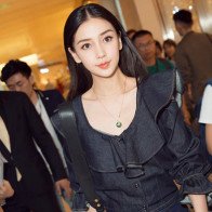 Angelababy khoe eo thon chân dài, rạng rỡ đi ra mắt phim mới