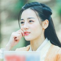 Loạt ảnh đẹp hút hồn của Địch Lệ Nhiệt Ba bị chụp lén