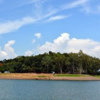 Thăm thú vẻ đẹp của những hồ nước trải dọc 3 miền