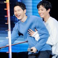 Khán giả phát cuồng vì độ thân thiết của Song Joong Ki và Park Bo Gum