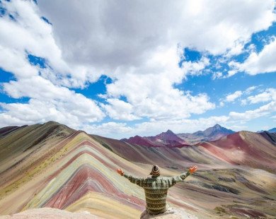 Choáng ngợp trước vẻ đẹp của ngọn núi cầu vồng ở Peru