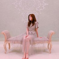 Sao Hàn. Suzy đẹp không cần photoshop, Krystal khoe thần thái kiêu sa