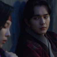 "Mặt nạ quân chủ" của Yoo Seung Ho bị phàn nàn vì nam chính quá "ngọt" với nữ phụ