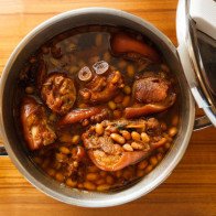 Chân giò hầm đậu phộng béo bùi, thơm nức cho bữa cơm chiều