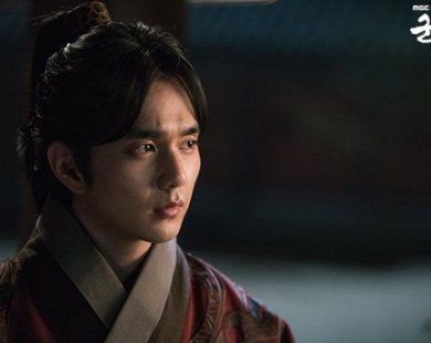 Yoo Seung Ho nhận mưa lời khen với cảnh quay hành động đẹp mắt trong Ruler
