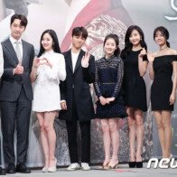 Park Min Young cực xinh đẹp dịu dàng ngọt ngào bên hai bạn diễn nam trong họp báo "Seven Days Queen"