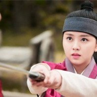 Cải nam trang, Kim So Hyun vẫn xinh rạng ngời không tì vết