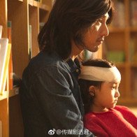 Ứa nước mắt khi "Dạ Hoa" Triệu Hựu Đình "đầu thai" làm ông bố câm điếc