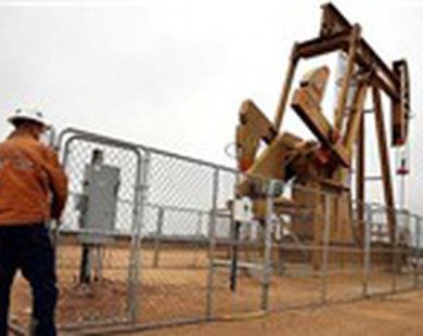 Giá dầu nối tiếp đà giảm sau khi Ả-rập Saudi cắt đứt mối quan hệ với Qatar