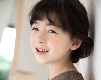 Bé gái “xinh nhất xứ Hàn” càng lớn càng xinh đẹp, điệu đà