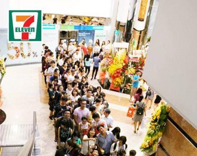 Xếp hàng mua cơm nắm tại 7-Eleven: Doanh nghiệp Việt thua xa?