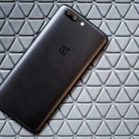 Ăn theo kiểu dáng iPhone, OnePlus 5 còn gian lận điểm benchmark