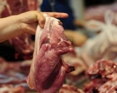 Thịt lợn, thịt gà Việt Nam “khó từ khâu sản xuất đến tiêu thụ”