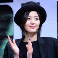 "Mợ chảnh" Jeon Ji Hyun vui mừng thông báo mang thai lần hai