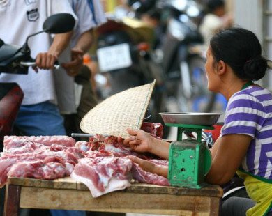 Giá thịt lợn lao dốc kéo CPI tháng 6 giảm