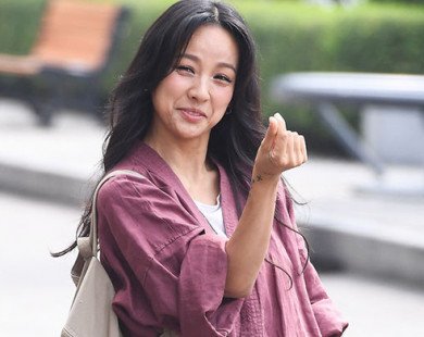 Lee Hyori mặc đồ xuề xòa, nhàu nhĩ khi về Seoul