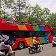 Xe bus 2 tầng ‘mui trần’ đã xuất hiện trên đường phố Hà Nội