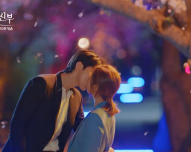 “Cô Dâu Thủy Thần”: Mới tập 1, “Hà Bá” Nam Joo Hyuk đã mạnh bạo khóa môi Shin Se Kyung