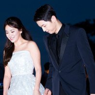 Con của các cặp sao Hàn quyền lực này sẽ ngầu lắm: Bố mẹ không phải Song - Song thì cũng là Kim Tae Hee - Bi Rain!