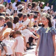 Con gái của Lý Á Bằng - Vương Phi biểu diễn thời trang tại Paris