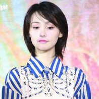 "Ngọc nữ" Trịnh Sảng gây khó hiểu khi đi họp báo với vết bầm trên mặt