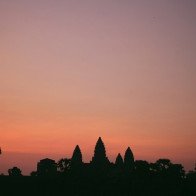 Trăm lối đi chỉ mong một lối về, vạn người cần chỉ muốn một người mong!