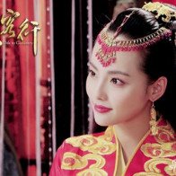 Trương Gia Nghê từng là “nàng thơ” của Quỳnh Dao, thành danh từ bộ phim Tân Một thoáng mộng mơ, gia nhập làng giải trí 10 năm nhưng Tân Hiệp khách hành là bộ phim võ hiệp đầu tiên của cô.