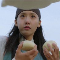 Siêu đáng yêu: Yoona ăn 500 cái bánh bao nhờ "cặp kè" đại gia chân ngắn!