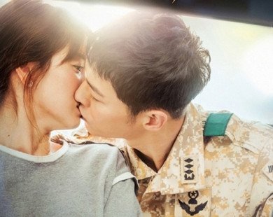 Cảnh hôn của Song Joong Ki - Song Hye Kyo được tạo thành huy chương, bán với phiên bản số lượng giới hạn