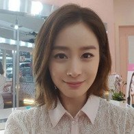 Bắt gặp Kim Tae Hee cùng Bi Rain đi sắm đồ nội thất cho tổ ấm mới