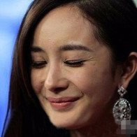 Những bức ảnh tiết lộ làn da thật xấu xí của các mỹ nhân Hoa ngữ