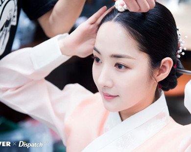 “Nữ hoàng dao kéo” Park Min Young và vẻ đẹp rung động lòng người trong trang phục Hanbok