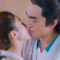 Mỹ nam Sở Kiều truyện đóng cảnh hôn nào cũng cứng đơ