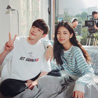 Phim của Suzy, Lee Jong Suk đóng máy, tiết lộ những hình ảnh khiến fan phấn khích