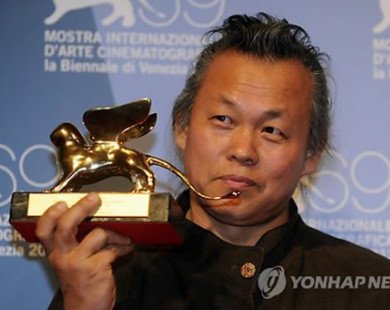 Đạo diễn U60 Hàn Quốc bị tố ép diễn viên đóng cảnh nóng