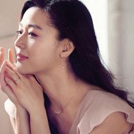 "Mợ chảnh" Jun Ji Hyun bùng nổ nhan sắc dù đang mang bầu tháng thứ 4