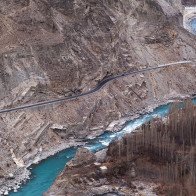 Giữa lưng chừng đời trên nóc nhà Pakistan