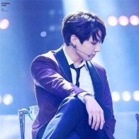 Điểm danh những nam thần tượng khiến chị em “chết mê mệt” khi diện vest