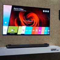 TV OLED mỏng hơn 2 mm giá từ 300 triệu của LG