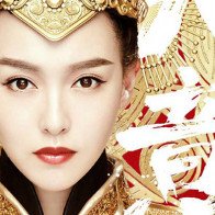 Diện áo giáp vàng rực, Đường Yên lộng lẫy như nữ thần