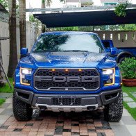 Hai xe bán tải tiền tỷ Ford F-150 Raptor tại Sài Gòn