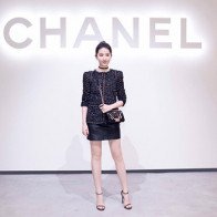 Ai chê mặc ai, Lưu Diệc Phi vẫn "sang chảnh" xuất hiện giữa "tâm bão" dư luận