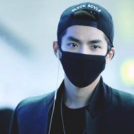 Sao Hoa Ngữ và muôn kiểu "trùm kín mít" ở sân bay