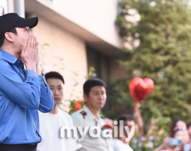 Park Yoo Chun rơi nước mắt cảm động trước tình cảm của fan trong ngày xuất ngũ