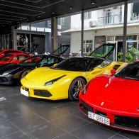 Cửa hàng chuyên bán siêu xe ở Sài Gòn