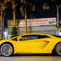 Lamborghini Aventador S hơn 40 tỷ lần đầu xuống phố Sài Gòn