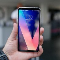 LG V30 có giá 749 USD